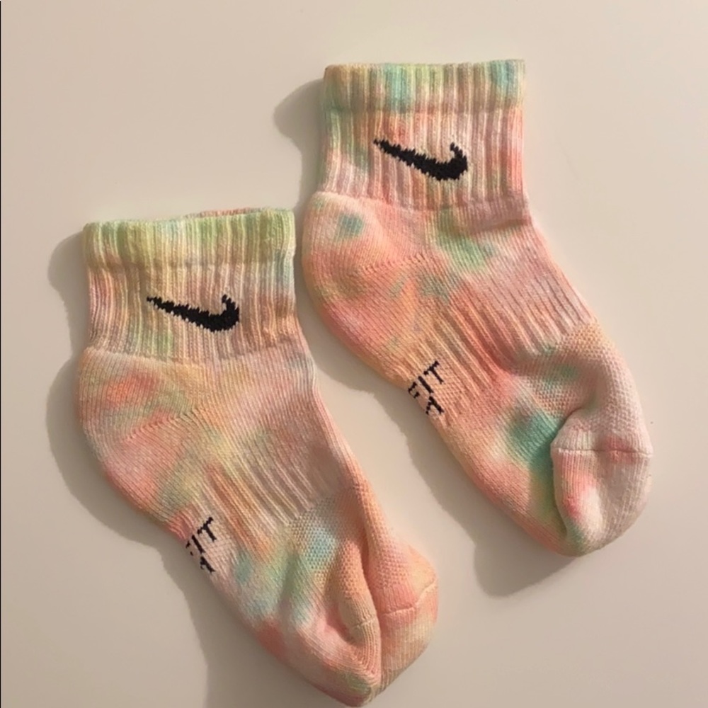 Nike youth tie dye socks cushioned